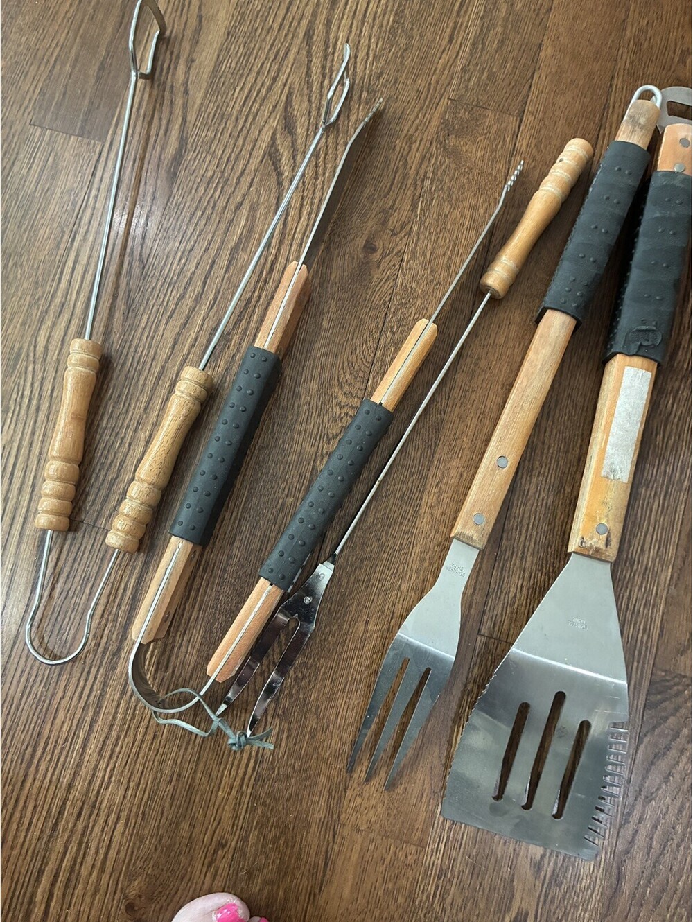 Grill Tools Set Stainless Steel Wood Handle With Grip China-5 piece set